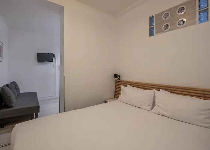 Clignancourt 3* פריז