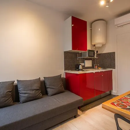 Clignancourt Париж